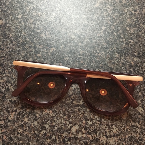 Sun glasses - Picture 2 of 2